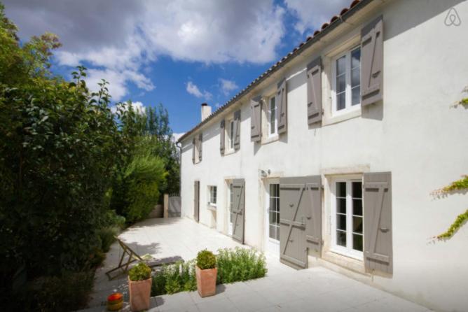 La Tonnelle Fleurie Chambres D'Hotes Sainte-Soulle Luaran gambar