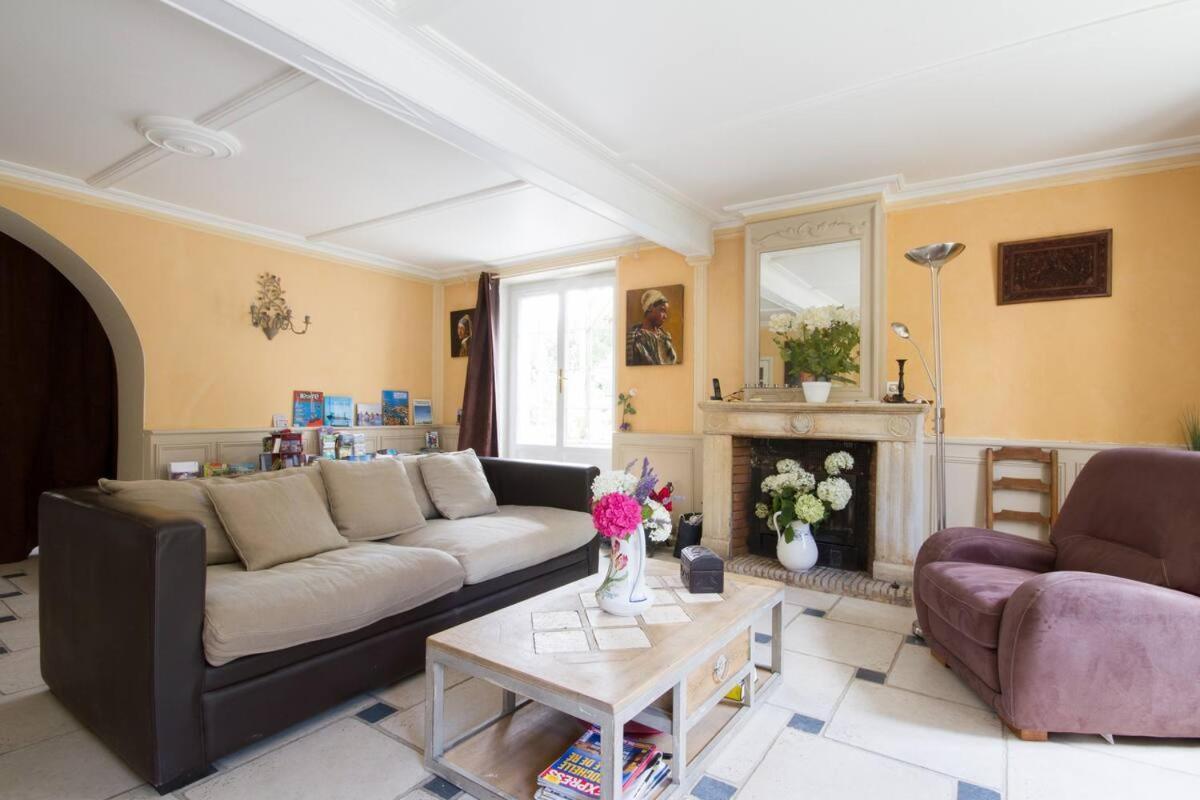 La Tonnelle Fleurie Chambres D'Hotes Sainte-Soulle Luaran gambar