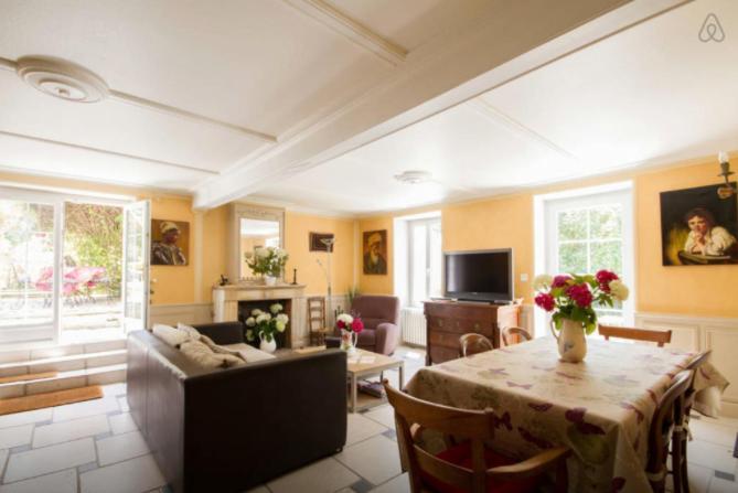 La Tonnelle Fleurie Chambres D'Hotes Sainte-Soulle Luaran gambar